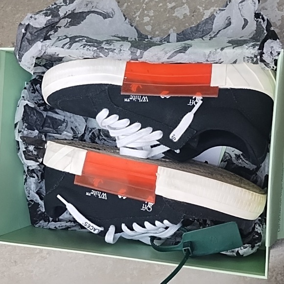 Shoes - Picture 3 of 4